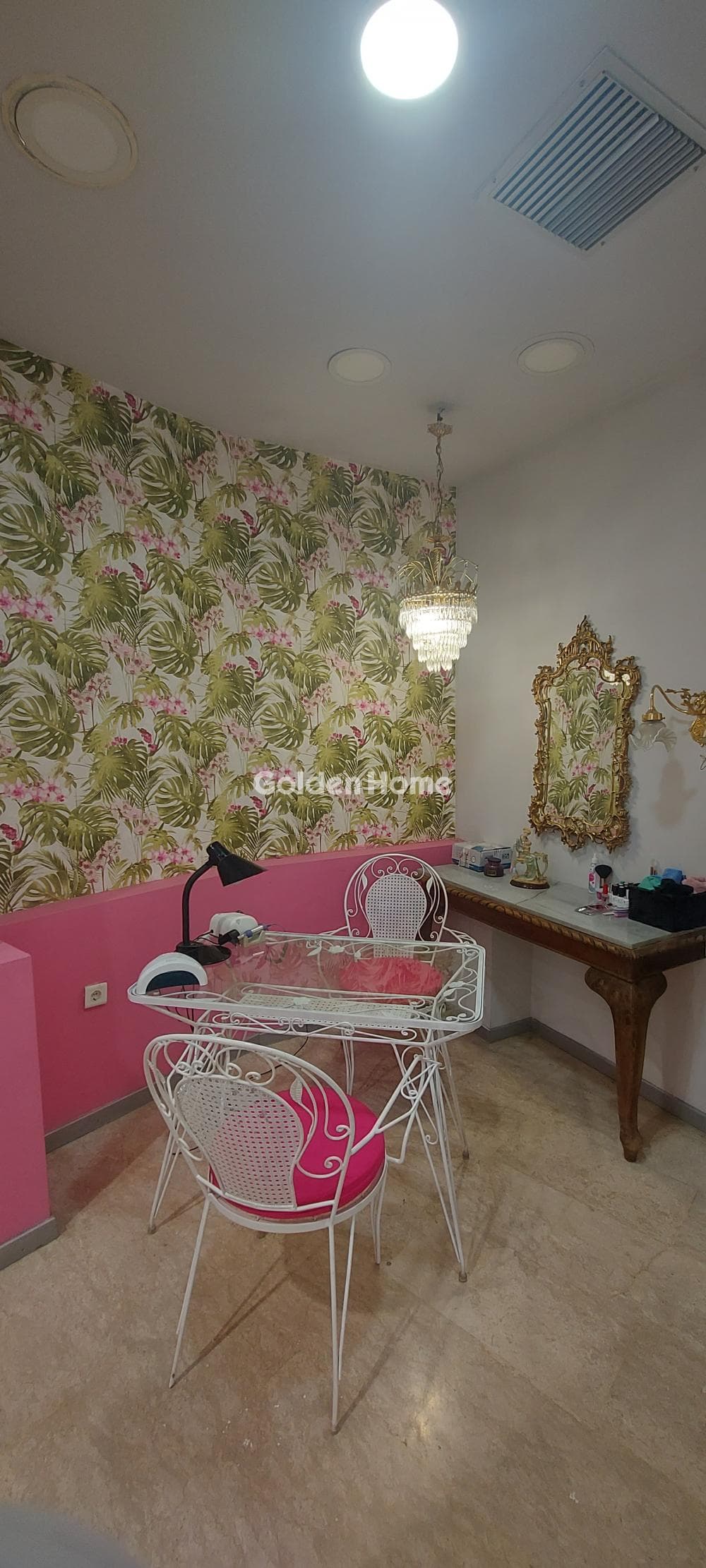 Retail Store in Vlachou, Nea Ionia — Photo 17 of 21
