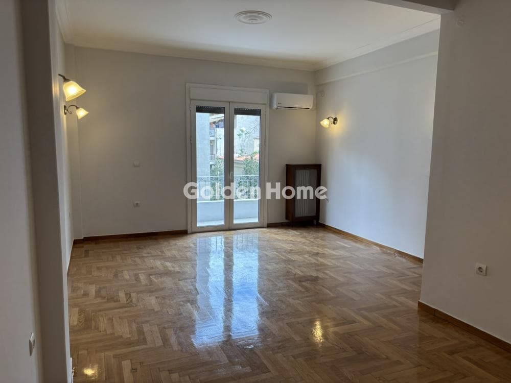 Apartment in Plateia Vathis, Kentro — Photo 2 of 18