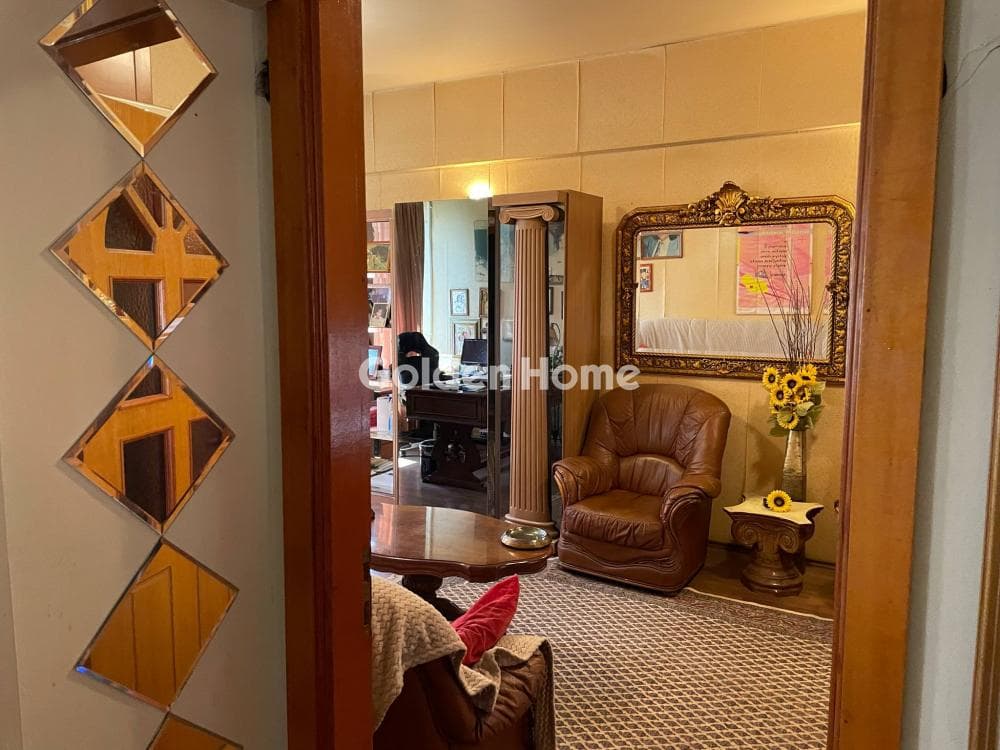 Office in Platia Koumoundourou, Kentro — Photo 4 of 16
