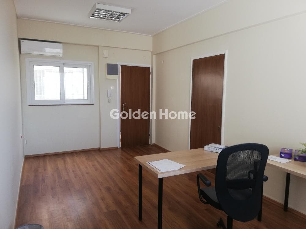 Office in Platia Kanigos, Exarchia - Neapoli — Photo 1 of 19