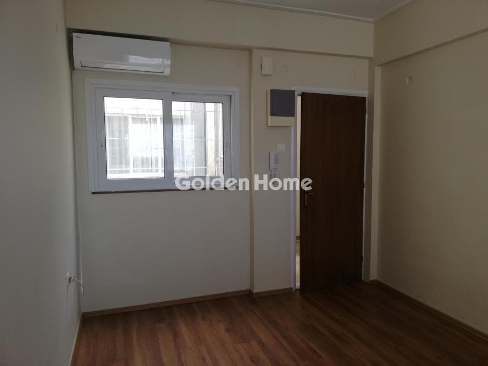 Office in Platia Kanigos, Exarchia - Neapoli — Photo 16 of 19