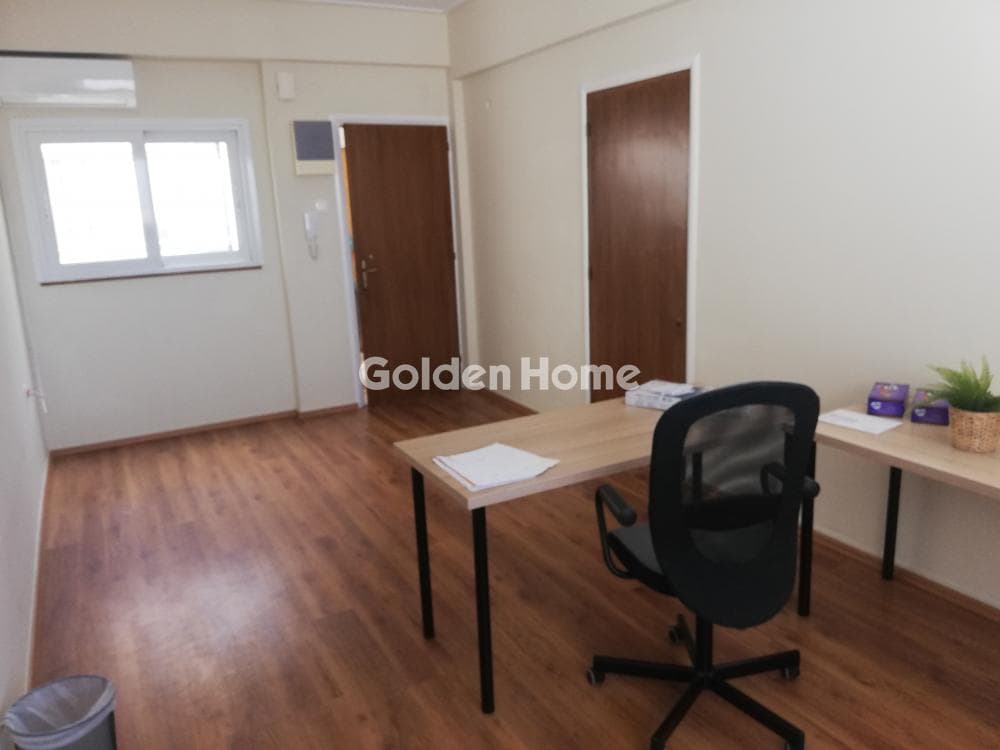 Office in Platia Kanigos, Exarchia - Neapoli — Photo 2 of 19