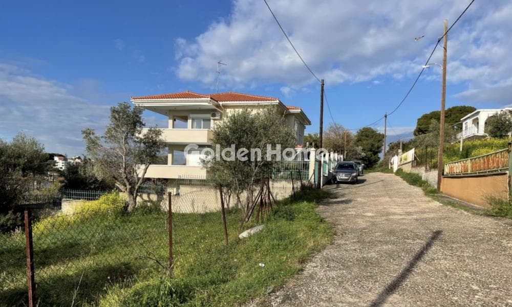 House in Porto Rafti, Vravrona — Photo 1 of 4
