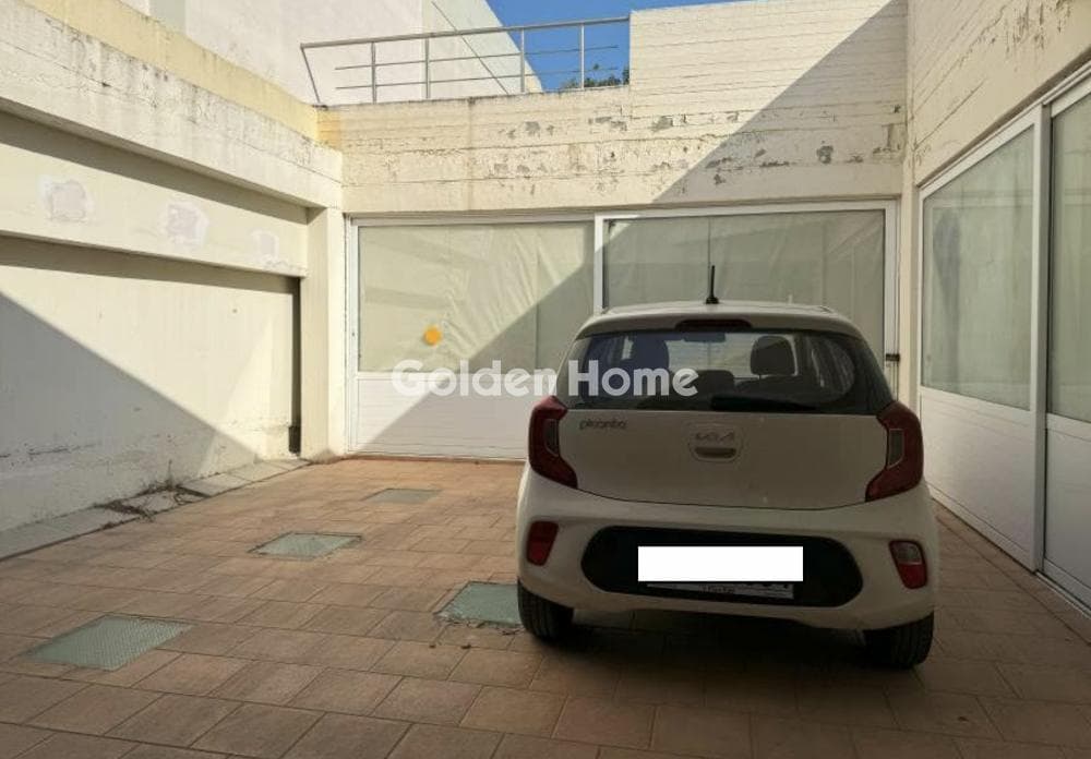 Χώρος Στάθμευσης στην Σταυρός, Αγία Παρασκευή — Φωτογραφία 2 από 4