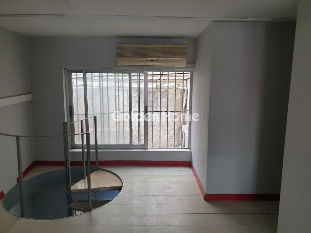 Retail Store in Center, Nea Erithraia — Photo 4 of 6