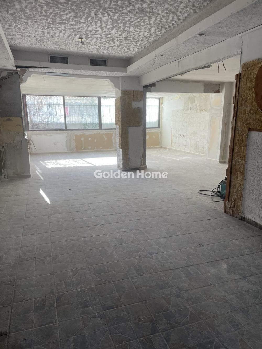 Retail Store in Palaio Irakleio, Lykovrisi — Photo 8 of 16