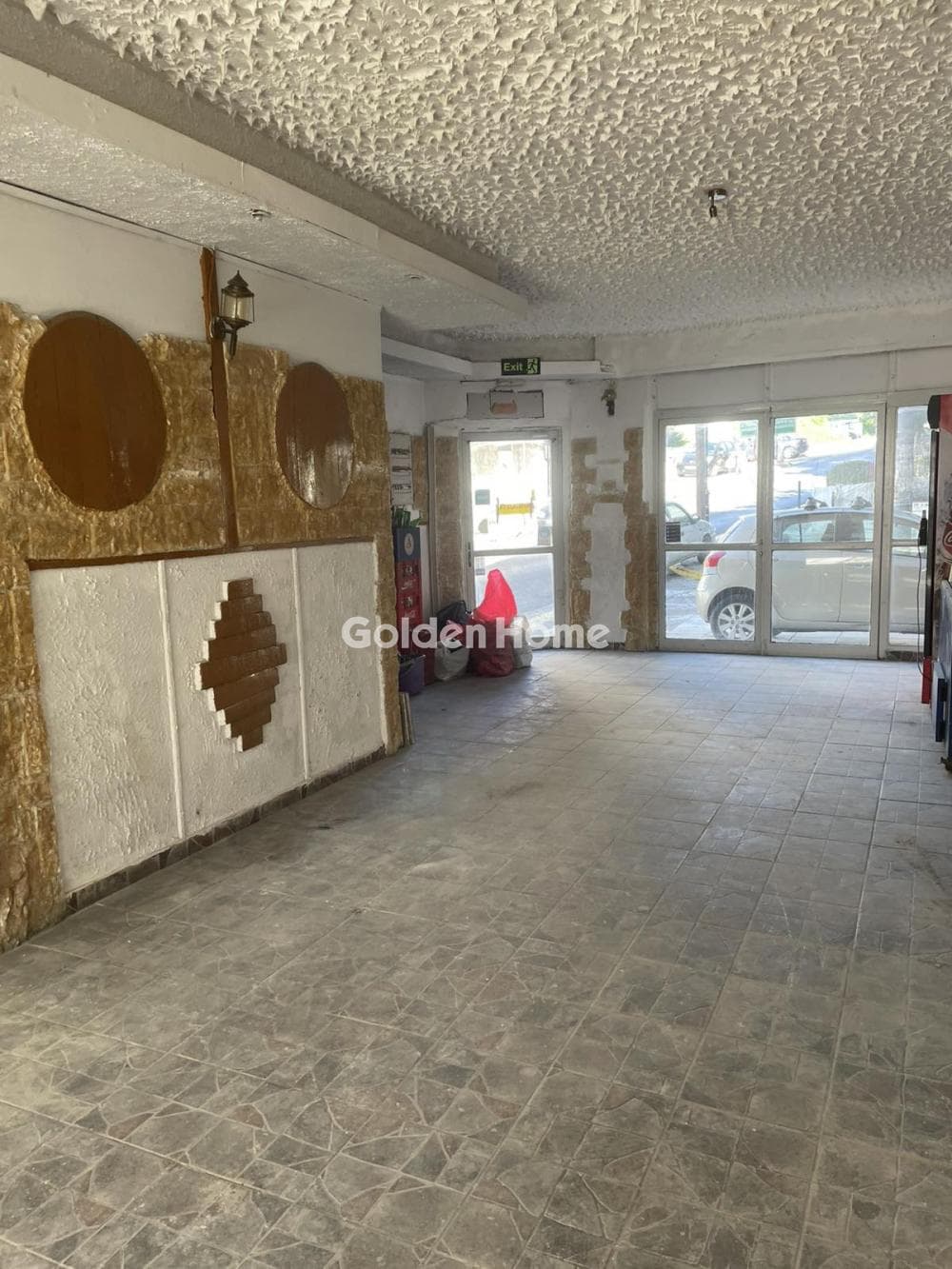 Retail Store in Palaio Irakleio, Lykovrisi — Photo 1 of 16