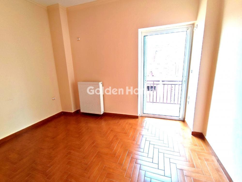 Apartment in Amfiali, Keratsini — Photo 14 of 23