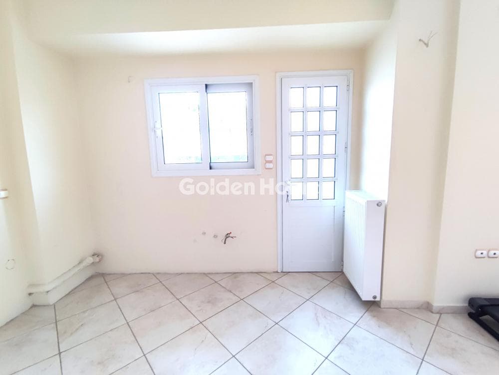 Apartment in Amfiali, Keratsini — Photo 11 of 23