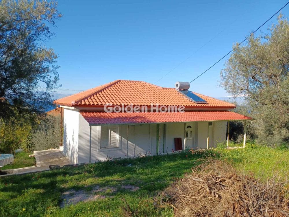House in Paralia Platanou, Akrata — Photo 1 of 5