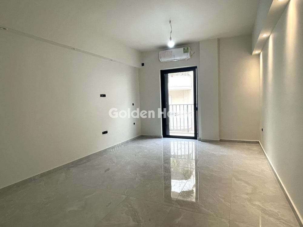 Apartment in Agios Sostis, Neos Kosmos — Photo 1 of 7