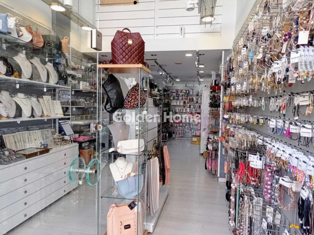 Retail Store in Center, Kalamaria — Photo 2 of 6