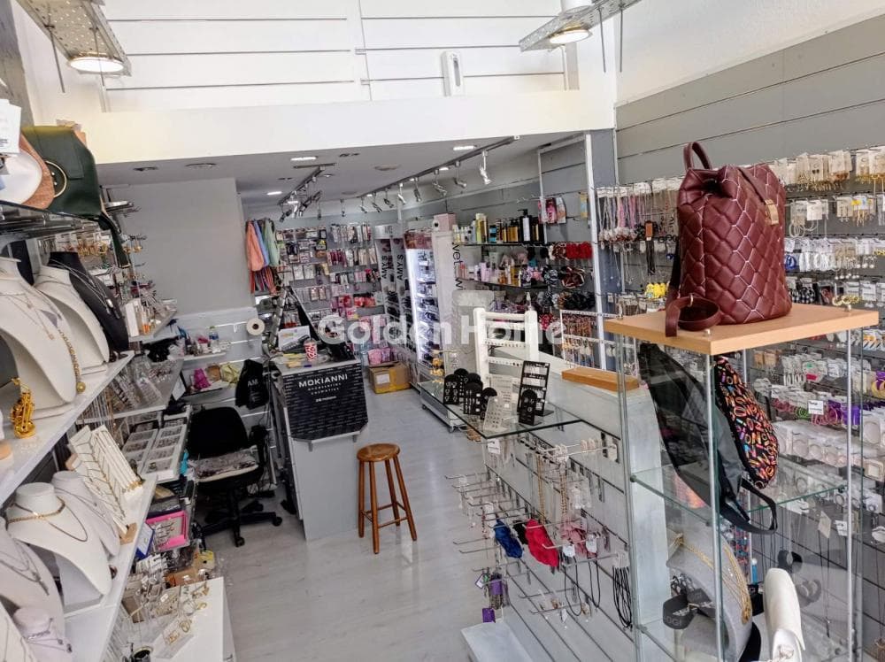 Retail Store in Center, Kalamaria — Photo 3 of 6