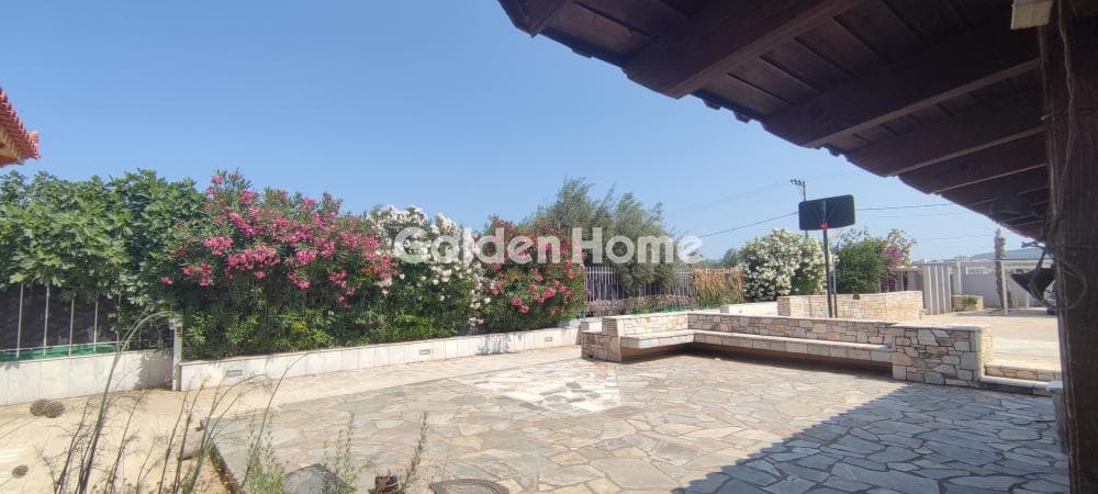 House in Center, Koropi — Photo 7 of 8