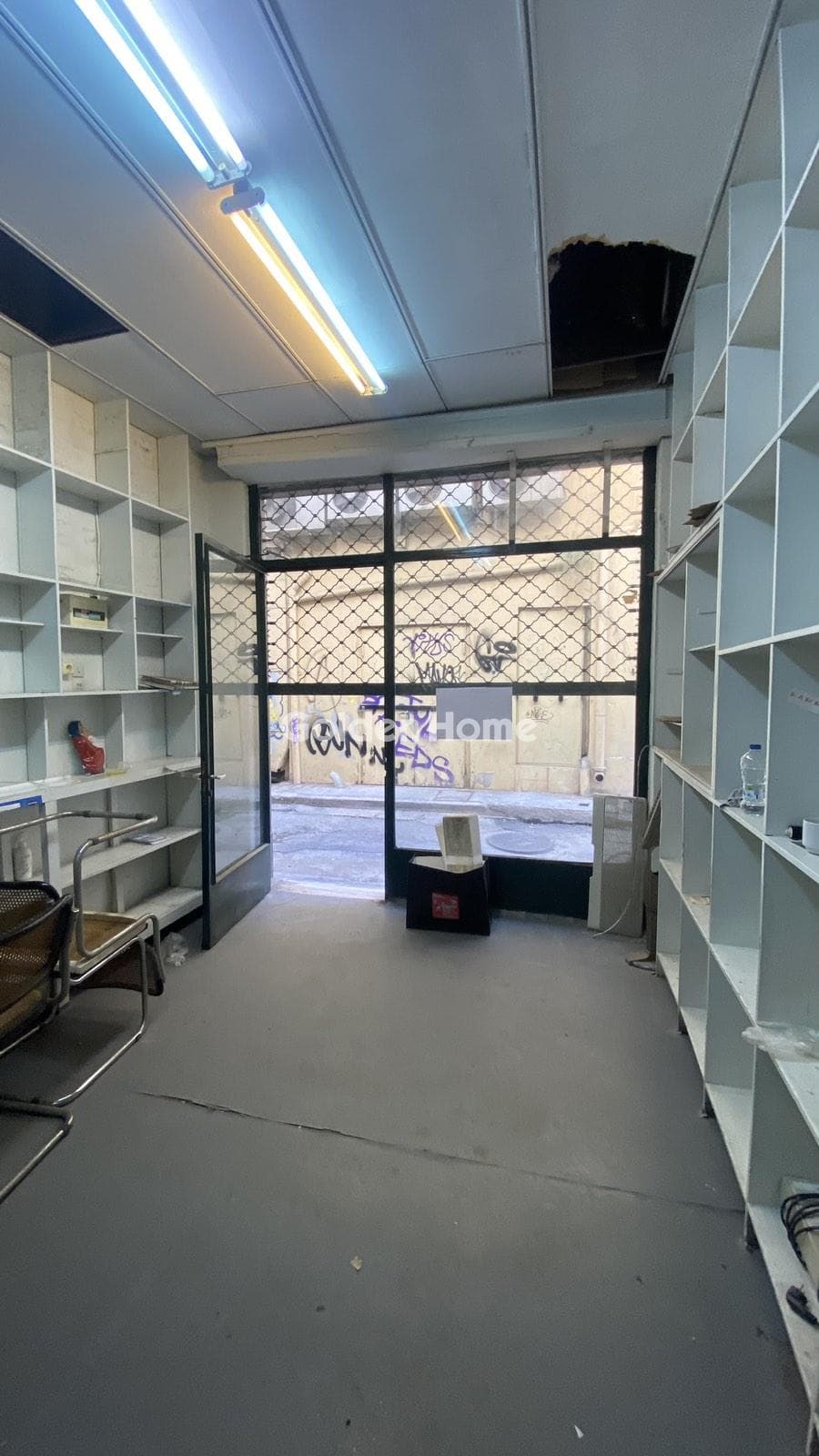 Retail Store in Platia Koumoundourou, Kentro — Photo 1 of 9