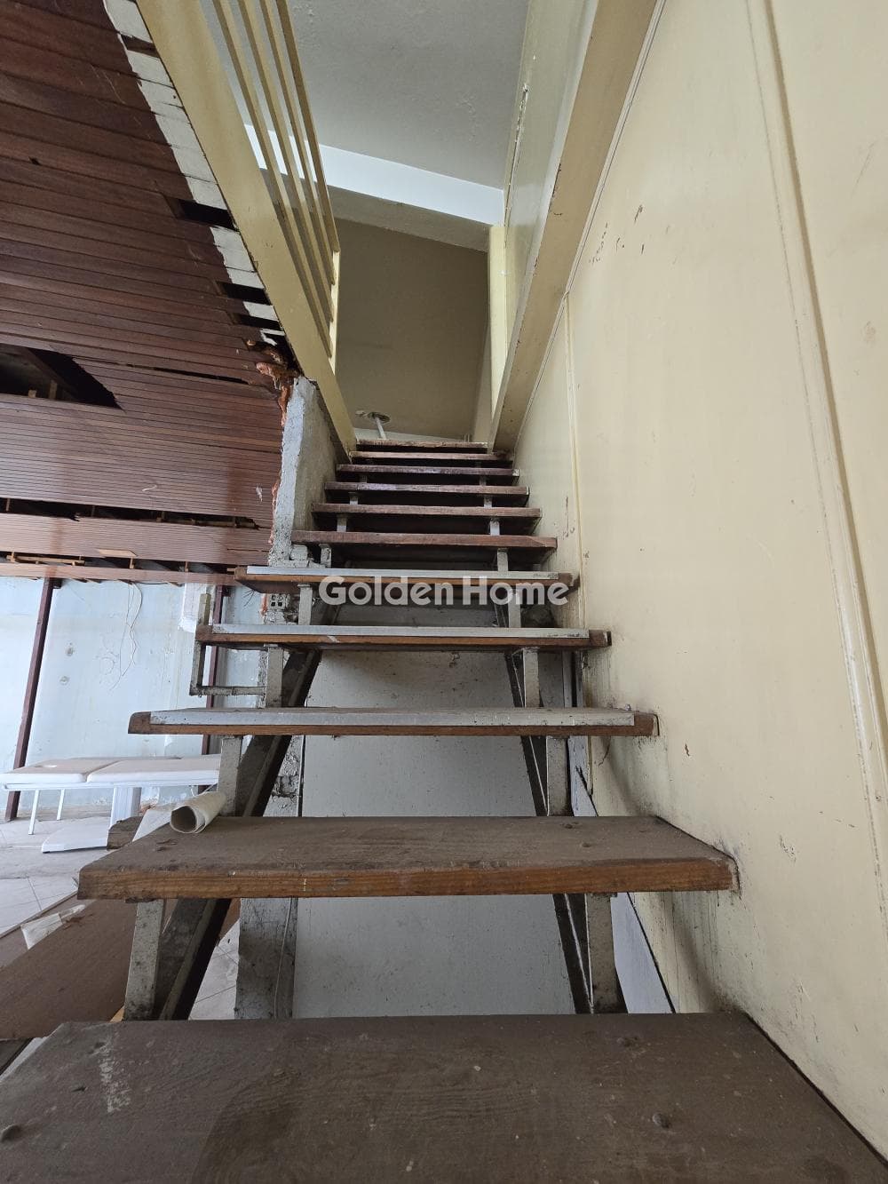 Retail Store in Center, Peristeri — Photo 11 of 15