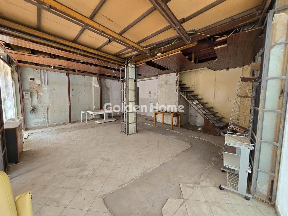 Retail Store in Center, Peristeri — Photo 4 of 15