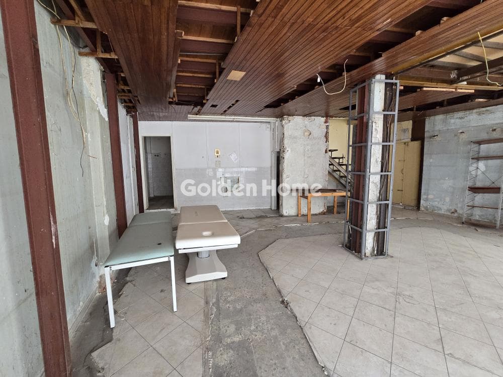 Retail Store in Center, Peristeri — Photo 3 of 15