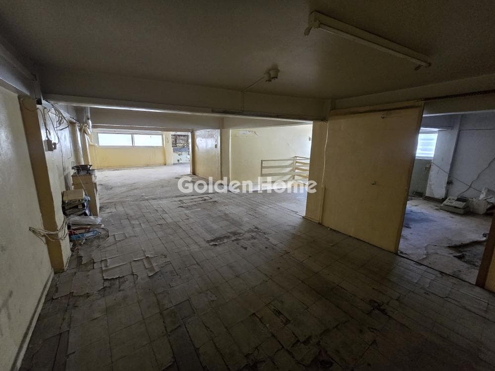 Retail Store in Center, Peristeri — Photo 13 of 15