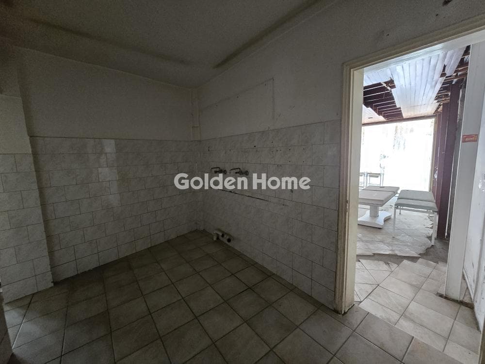 Retail Store in Center, Peristeri — Photo 6 of 15