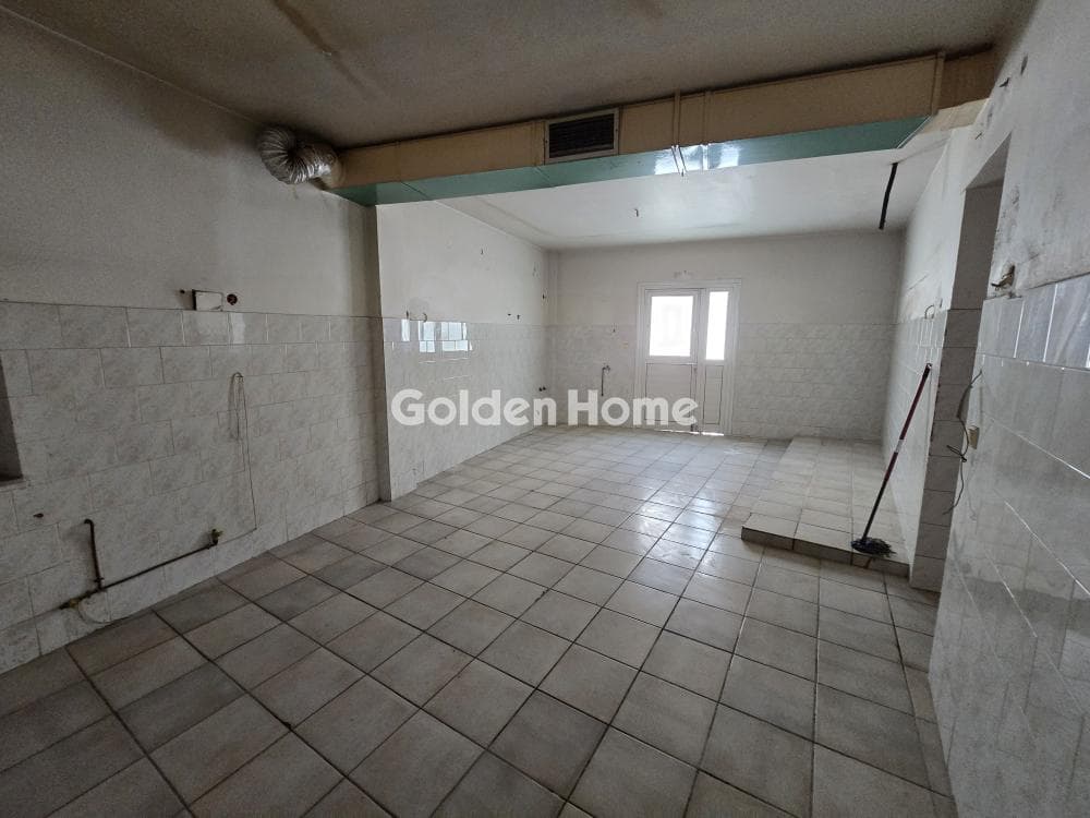 Retail Store in Center, Peristeri — Photo 7 of 15