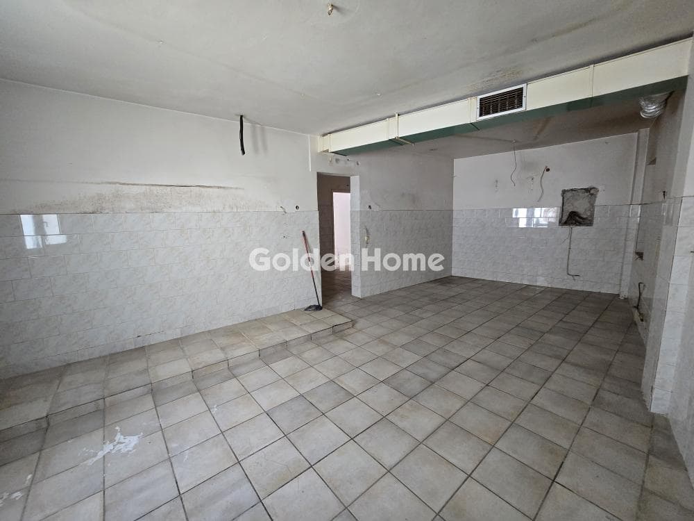 Retail Store in Center, Peristeri — Photo 10 of 15