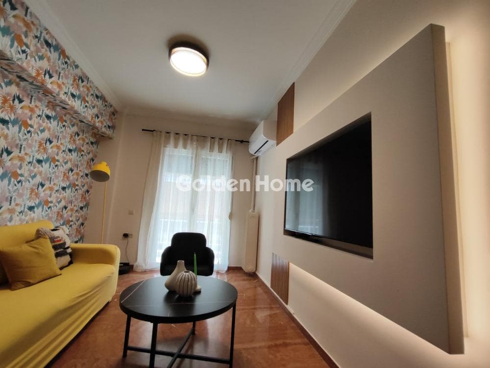 Apartment in Center, Neos Kosmos — Photo 1 of 20
