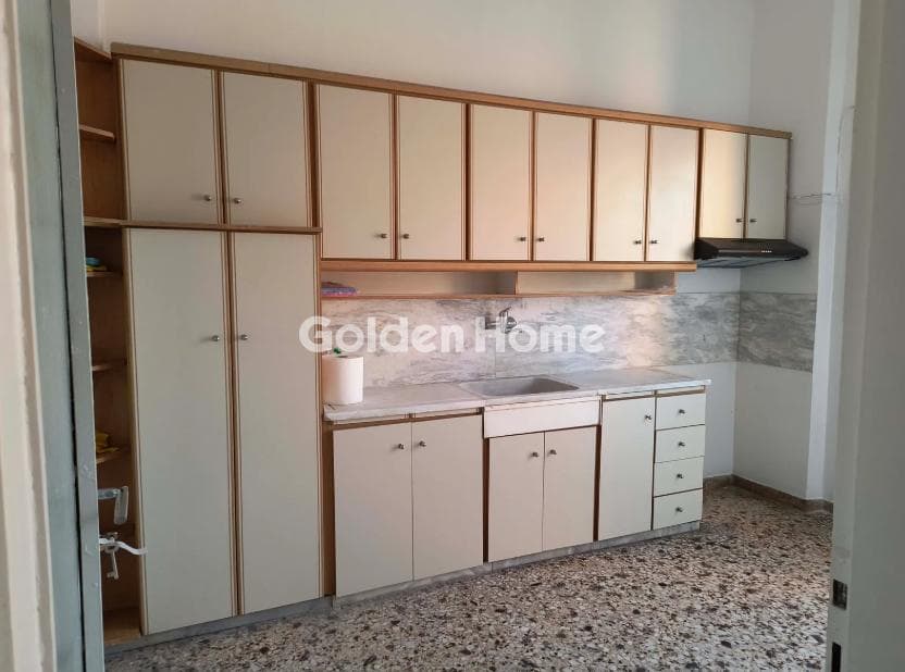 Apartment in Evgenia, Keratsini — Photo 5 of 10