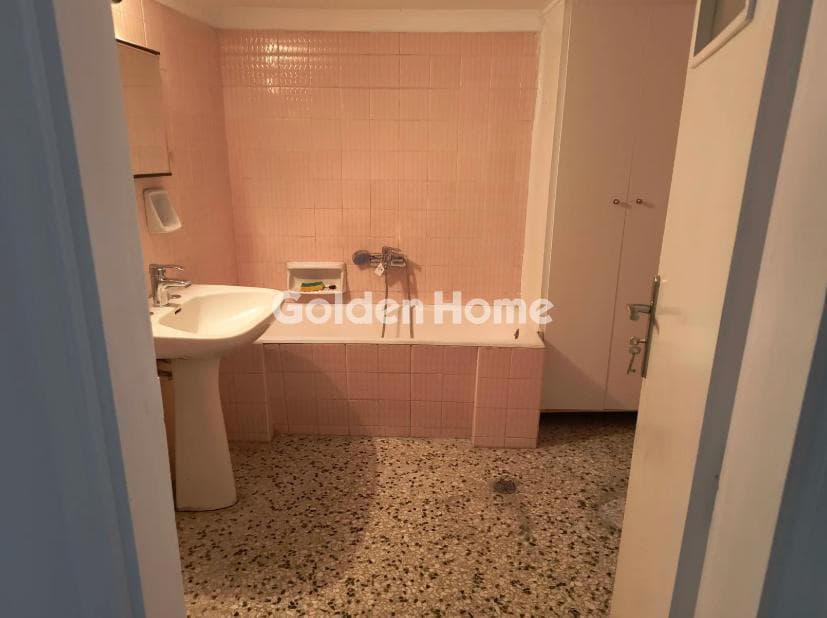 Apartment in Evgenia, Keratsini — Photo 8 of 10
