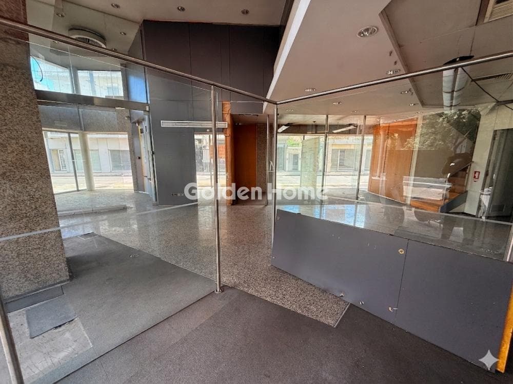 Retail Store in Agios Ioannis Chrisostomos, Nikaia — Photo 8 of 37