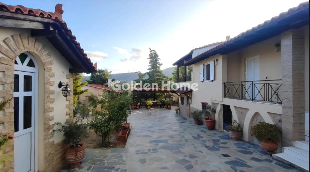 House in Venio Daskaleiou, Keratea — Photo 1 of 20