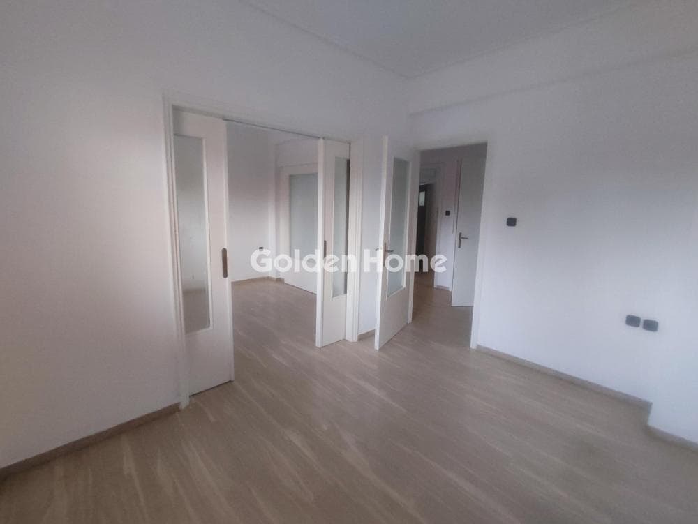 Apartment in Eleftherias square, Koridallos — Photo 1 of 20