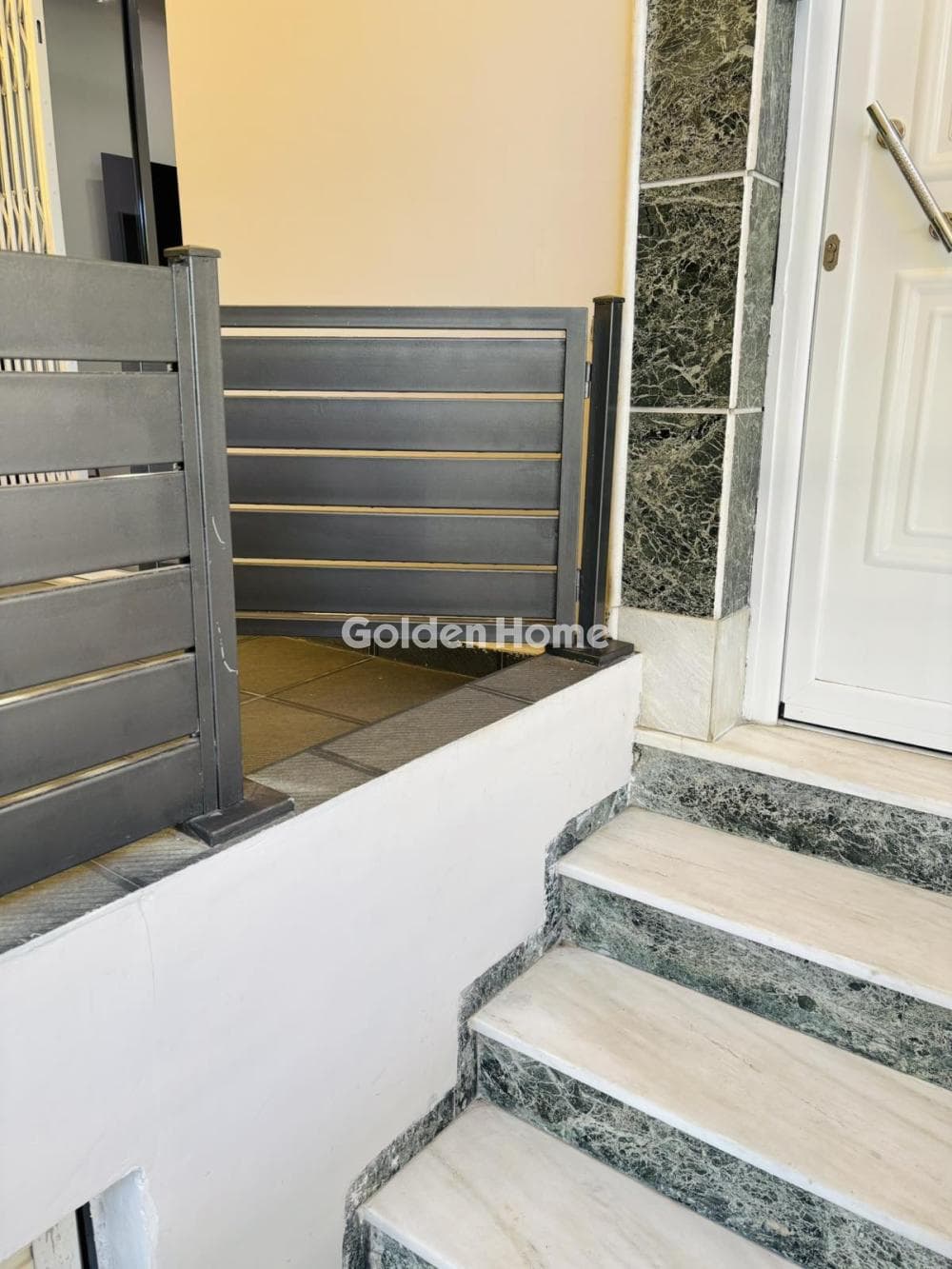 Apartment in Amfiali, Keratsini — Photo 17 of 17