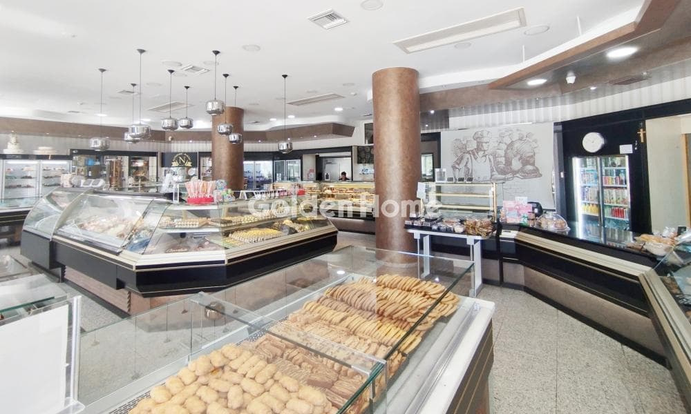 Retail Store in Center, Marousi — Photo 1 of 11