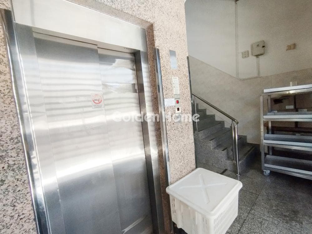 Retail Store in Center, Marousi — Photo 6 of 11