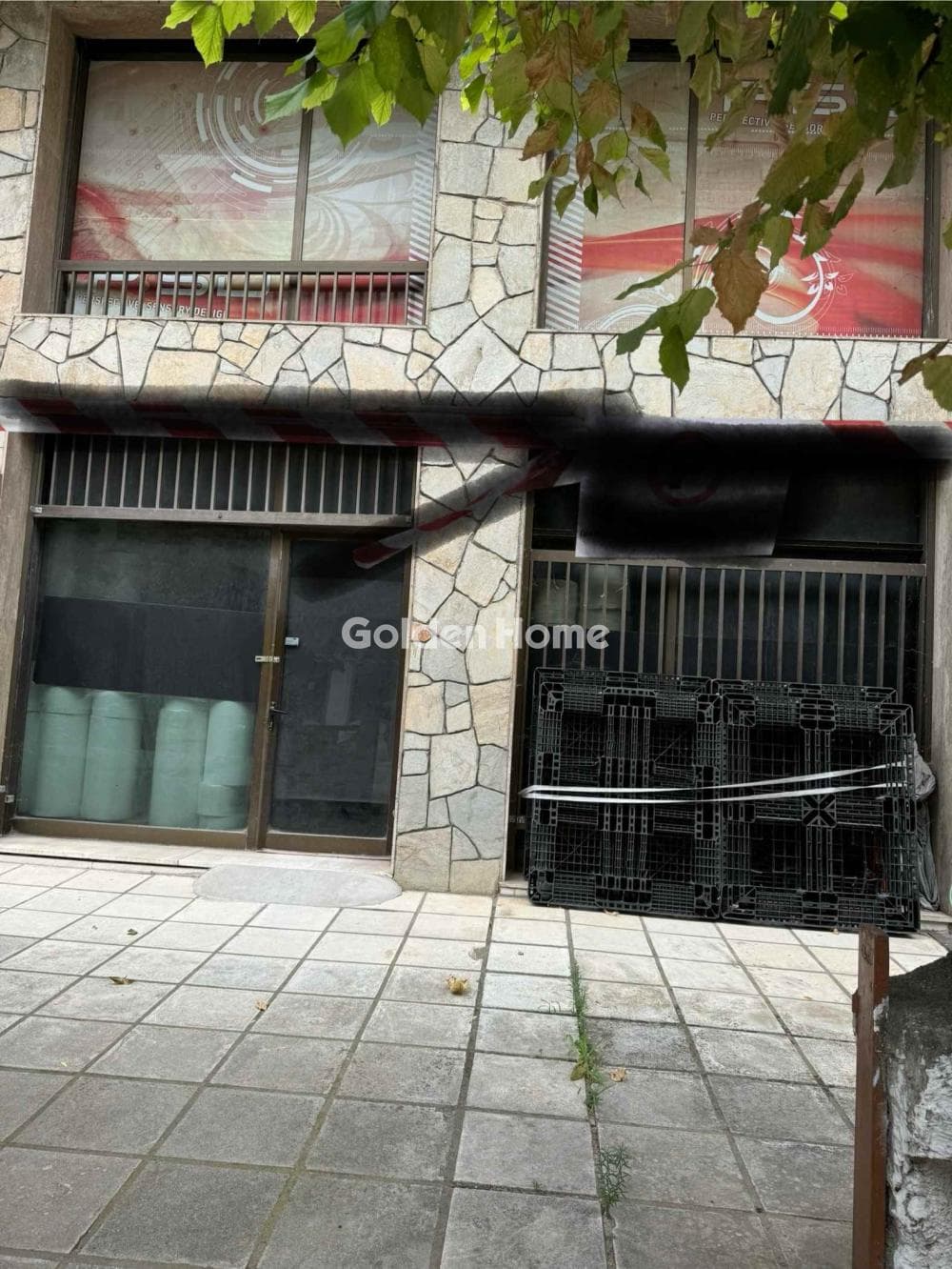 Retail Store in Center, Kalamaria — Photo 2 of 3