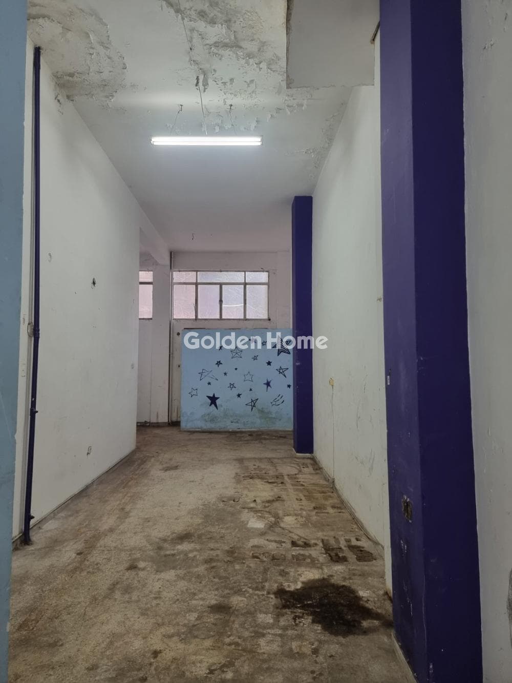 Retail Store in Votanikos, Kentro — Photo 1 of 4