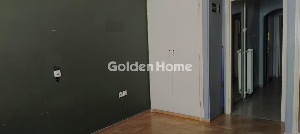 Office in Megala Sxoinia B, Exarchia - Neapoli — Photo 1 of 15