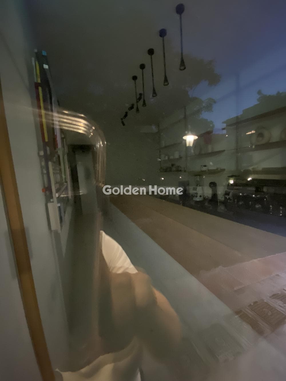 Retail Store in Terpsithea, Piraeus — Photo 1 of 2