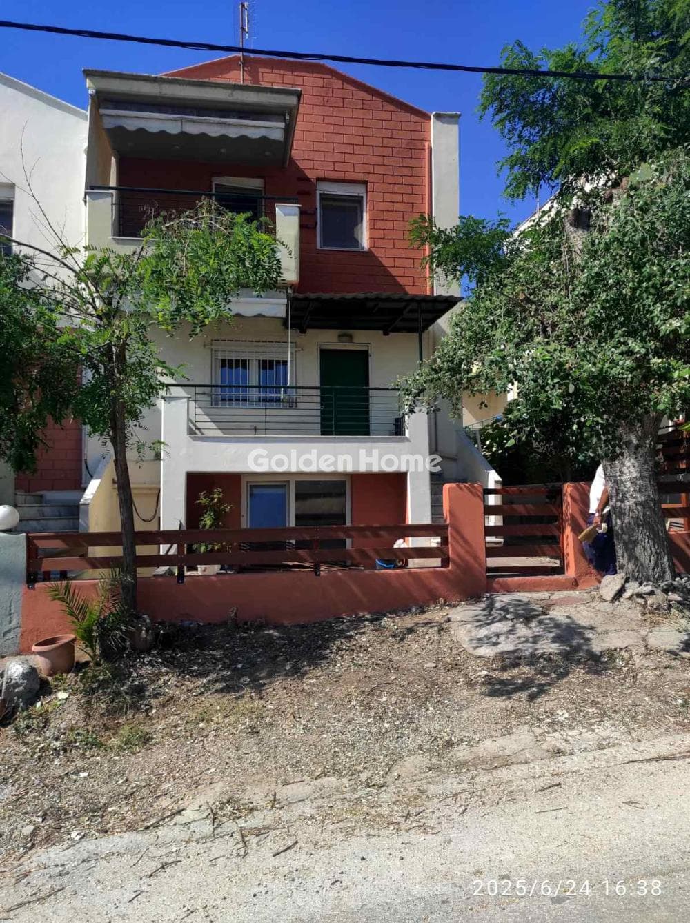 House in Center, Epanomi — Photo 1 of 34