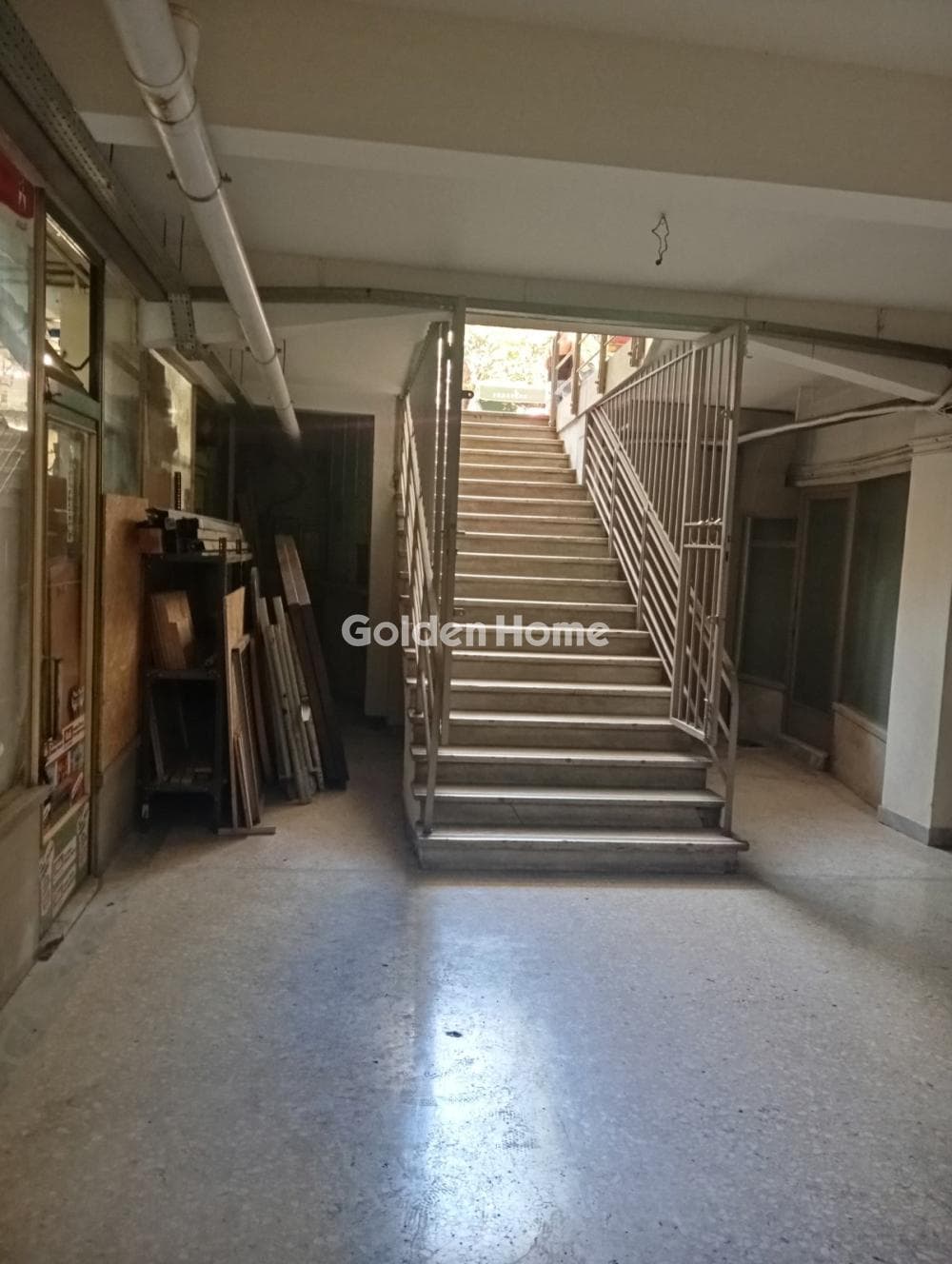 Κατάστημα στην Πλατεία Κάνιγγος, Εξάρχεια - Νεάπολη — Φωτογραφία 1 από 11