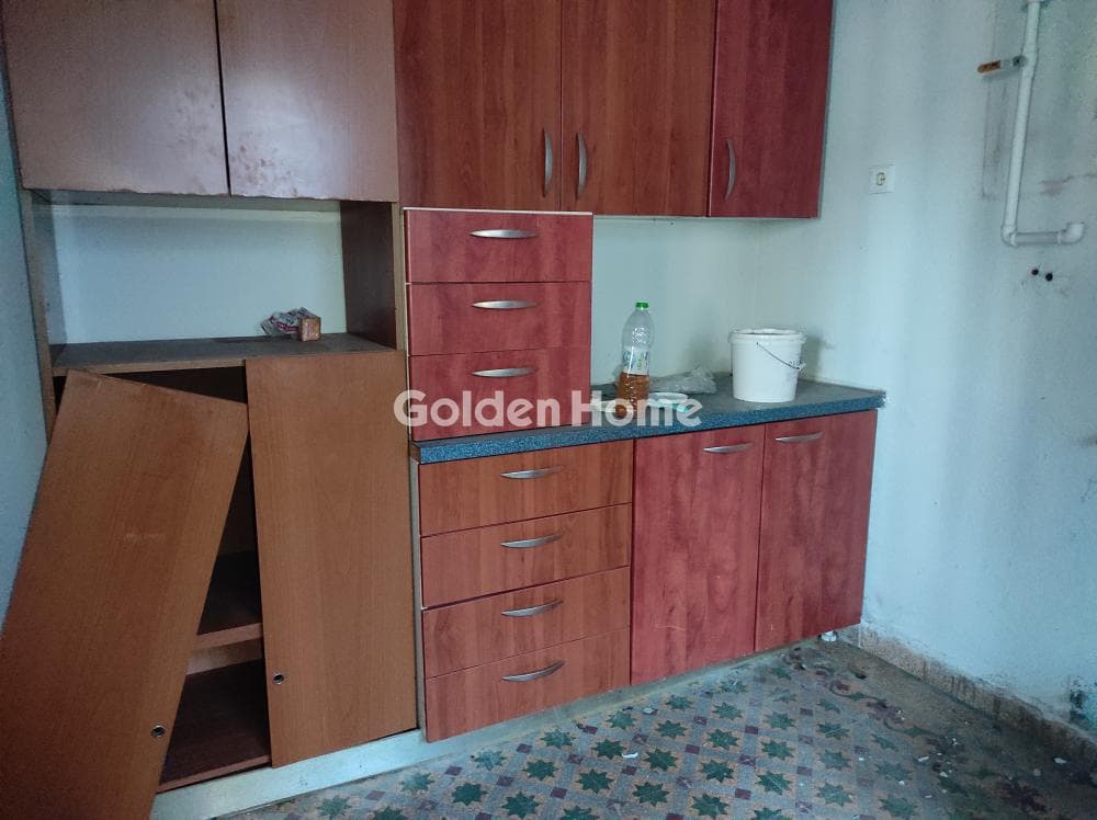 Apartment in Aspra Chomata, Nikaia — Photo 1 of 12