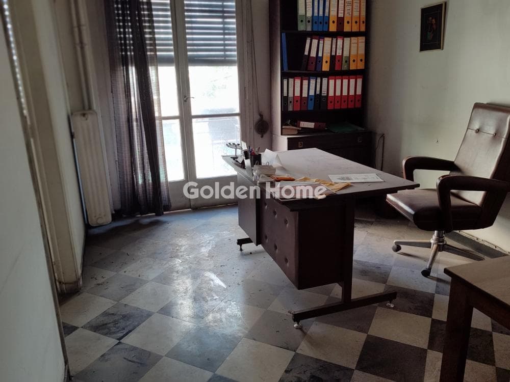 Office in Platia Kanigos, Exarchia - Neapoli — Photo 1 of 4