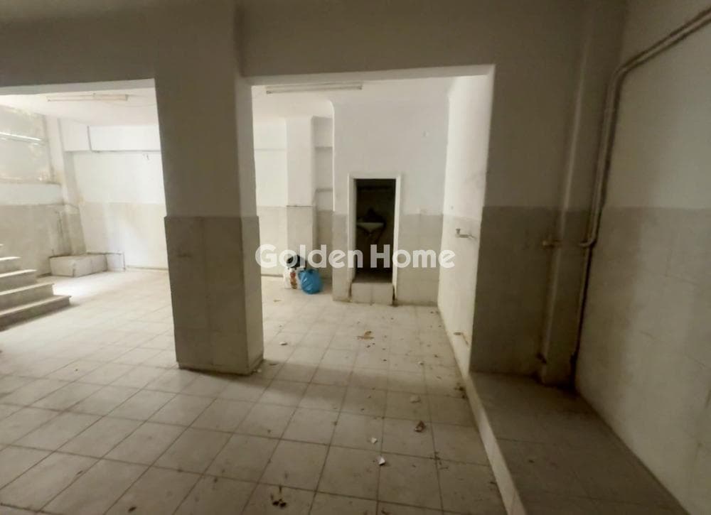 Retail Store in Exarcheia, Exarchia - Neapoli — Photo 1 of 3