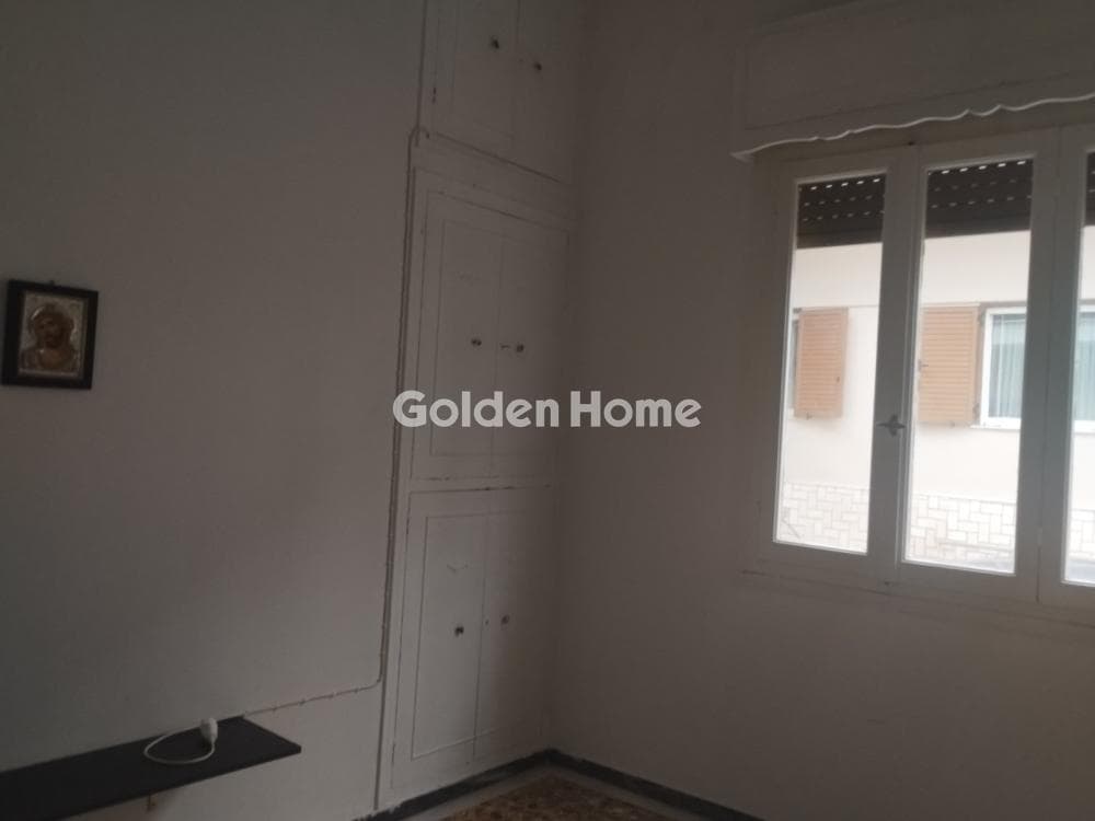 Apartment in Evgenia, Keratsini — Photo 1 of 11
