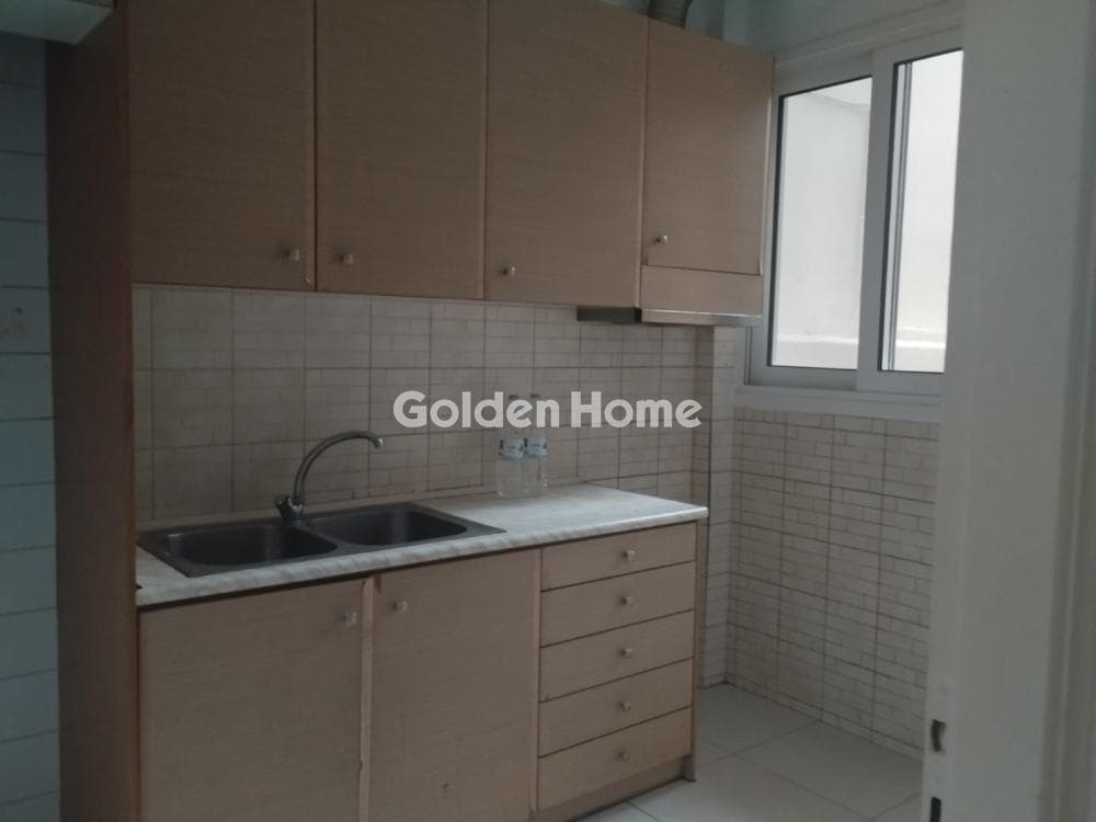 Apartment in Evgenia, Keratsini — Photo 3 of 11