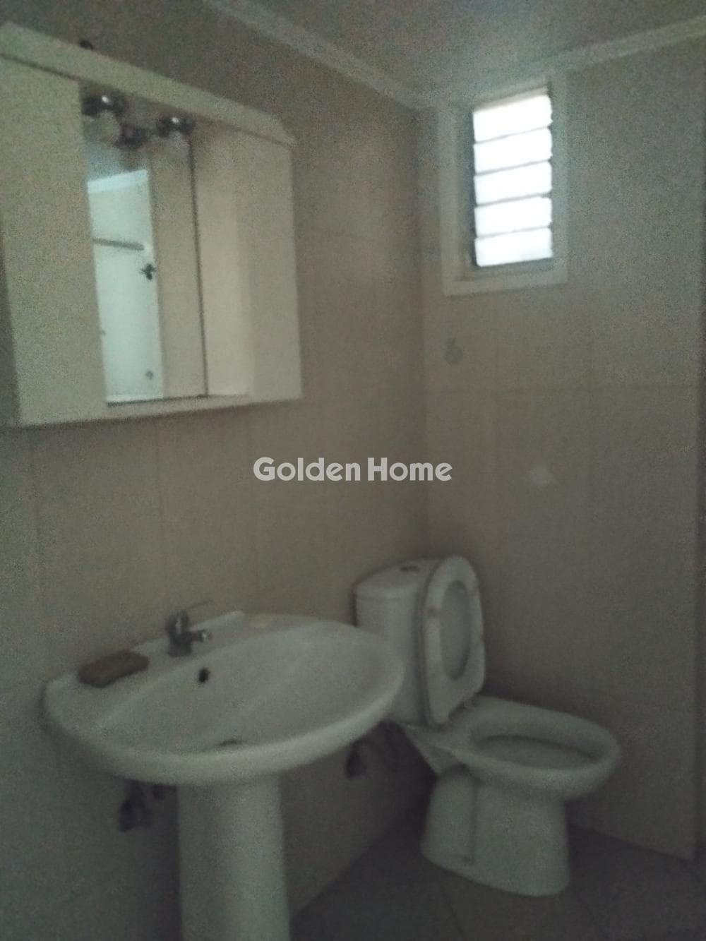 Apartment in Evgenia, Keratsini — Photo 2 of 11