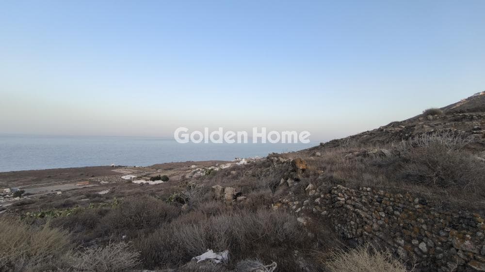 Parcel in Oia, Santorini — Photo 1 of 3