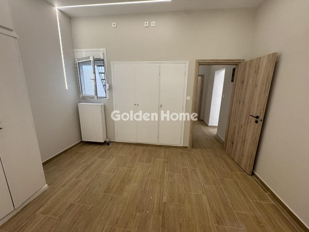 Apartment in Amfiali, Keratsini — Photo 11 of 18