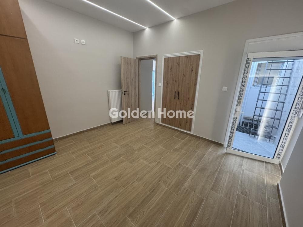 Apartment in Amfiali, Keratsini — Photo 14 of 18